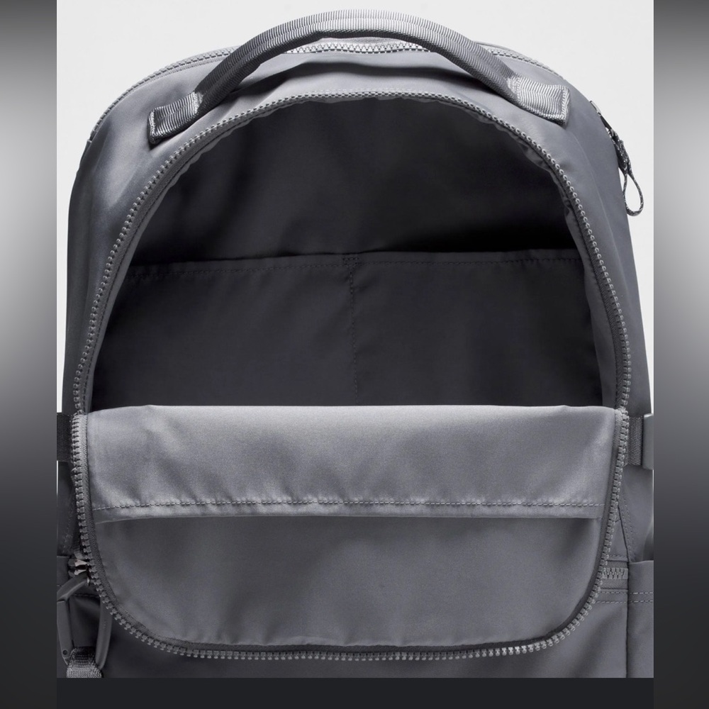 Lululemon Crew Backpack 22L Black EUC - Picture 4 of 7